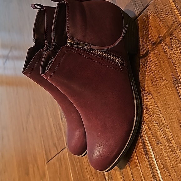 Shoes/booties - Picture 2 of 4